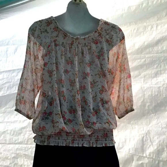 * Flower top no tags size medium. ( pink box #2 ) - Picture 1 of 2